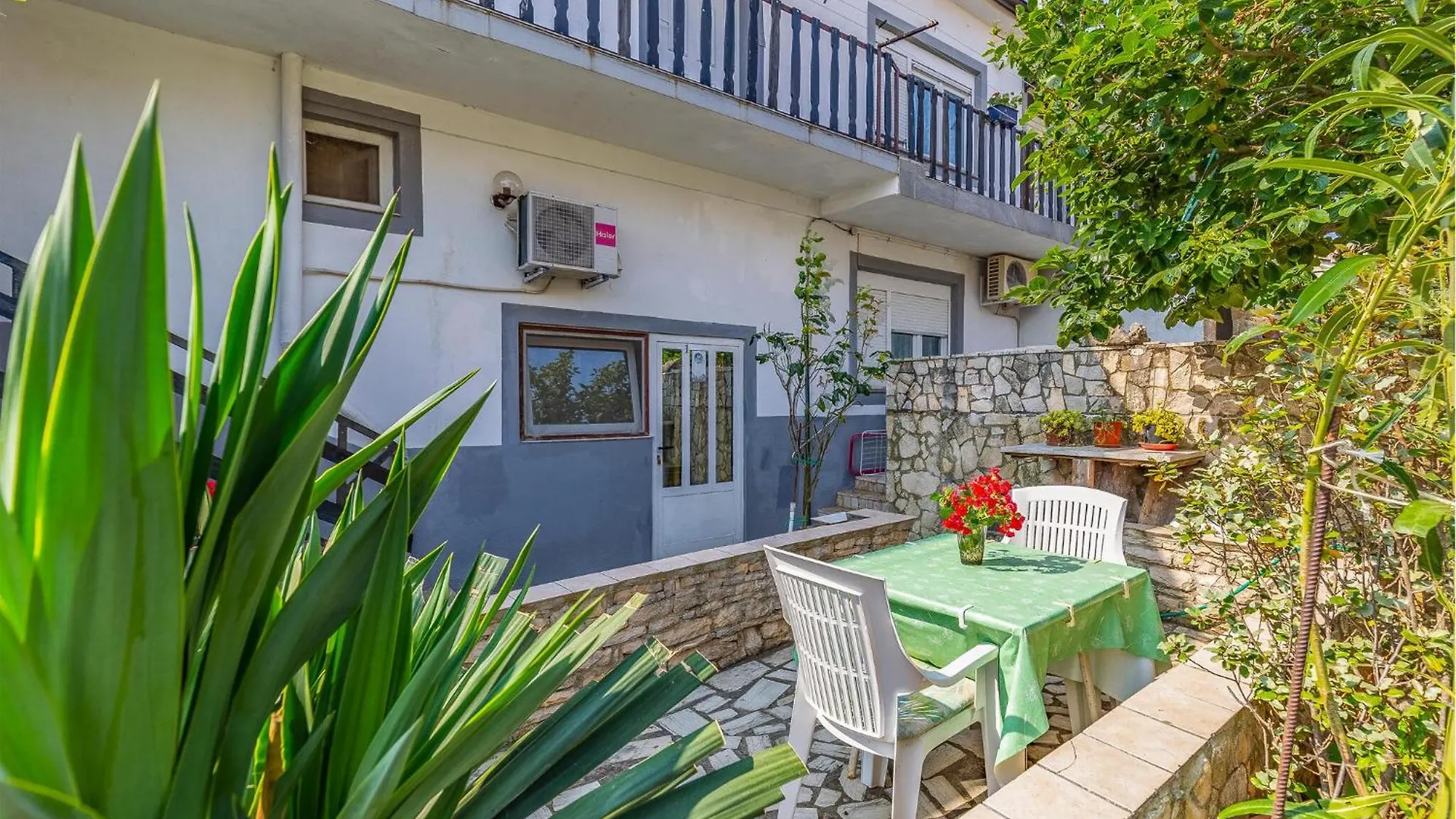 Beautiful Apartment In Liznjan With Wifi
