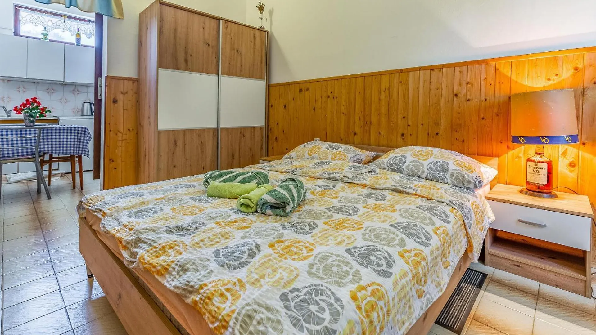 Beautiful Apartment In Liznjan With Wifi